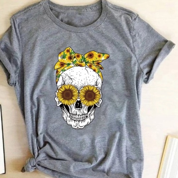 Tops - NEW Gray Graphic Tee Shirt Skull Daisy Punk Goth